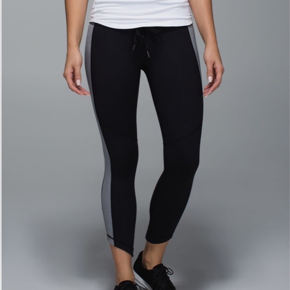 Lululemon Retreat 7/8 Pant Black / Heathered Slate - Picture 2 of 9